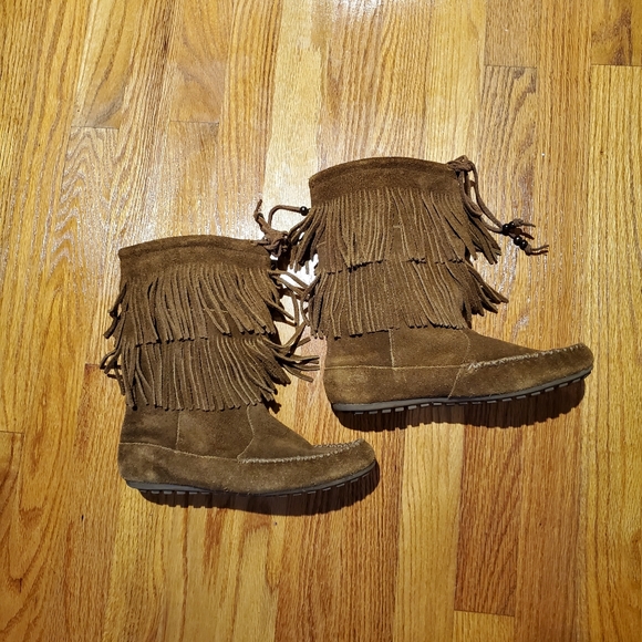 Minnetonka size 6 chocolate brown 2 layer fringe boots, used, good condition - Picture 1 of 10